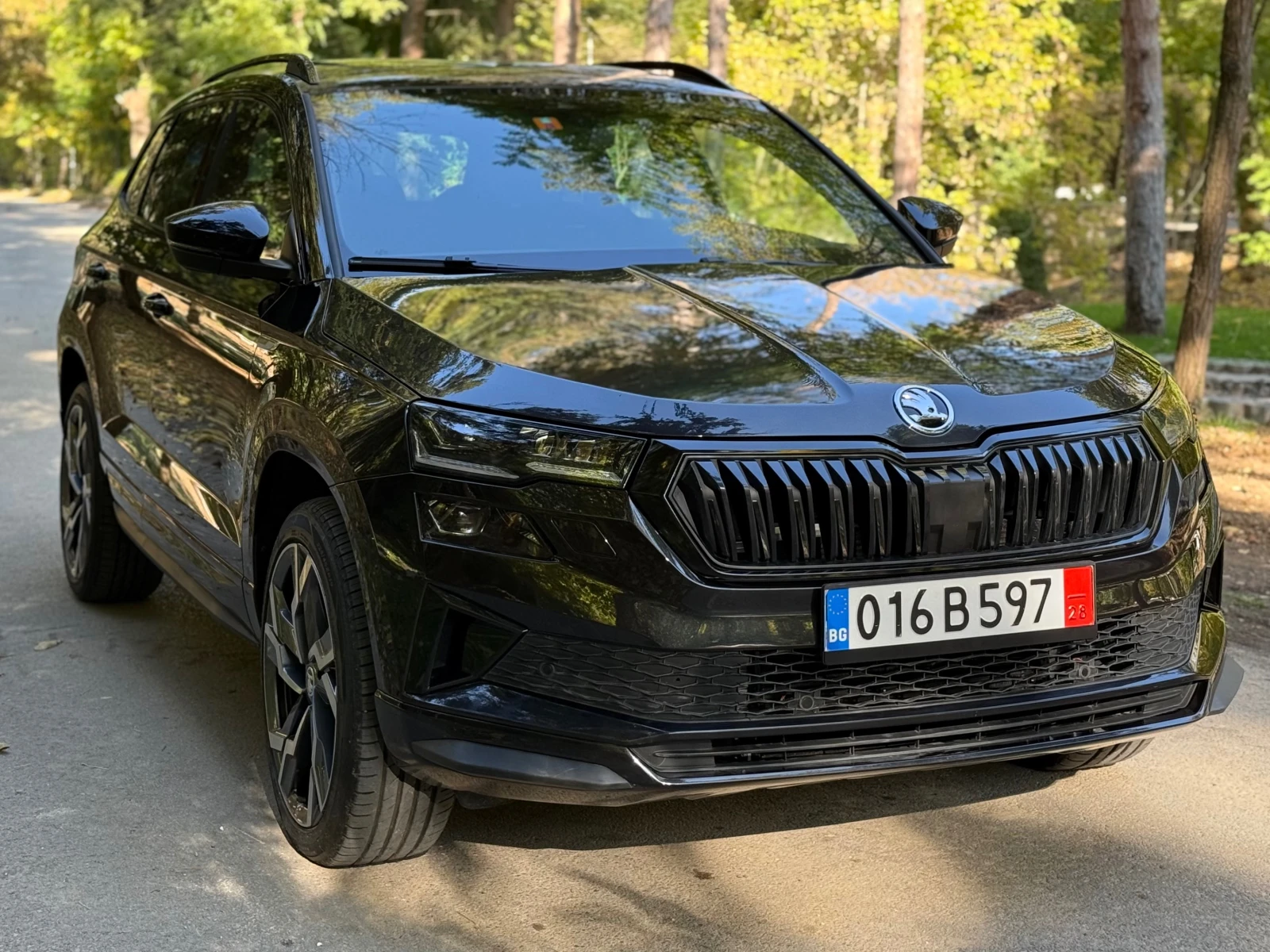 Skoda Karoq 2.0TDI* 4Х4* SPORT-LINE* PANO* DSG* CAM* DIST*  - изображение 3