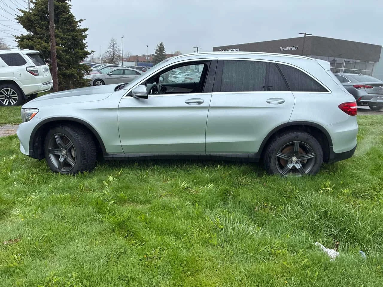 Mercedes-Benz GLC 300 * CARFAX * АВТОКРЕДИТ БЕЗ ПЪРВОНАЧАЛНА ВНОСКА, снимка 2 - Автомобили и джипове - 54774466