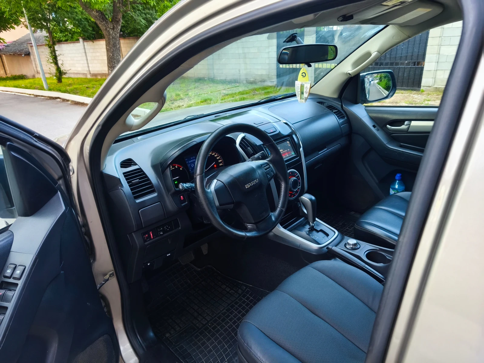 Toyota Hilux Isuzu D-Max, снимка 16 - Автомобили и джипове - 54795780