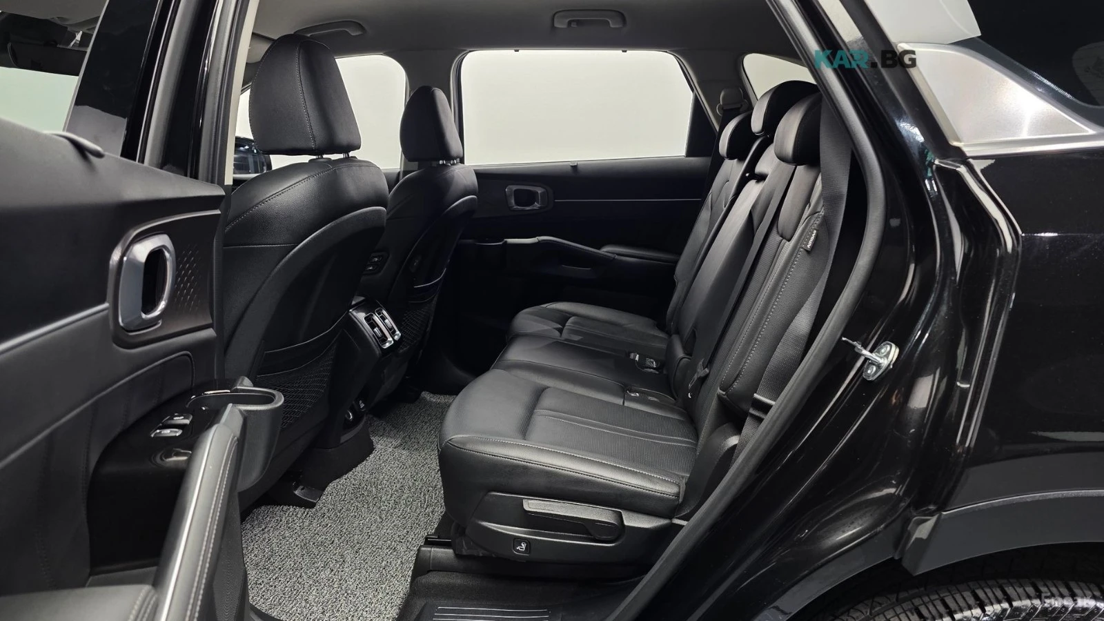 Kia Sorento * 2.2d* Noblesse* ПОДГРЕВ* ОБДУХВАНЕ* 360* HEAD-UP, снимка 10 - Автомобили и джипове - 54854675