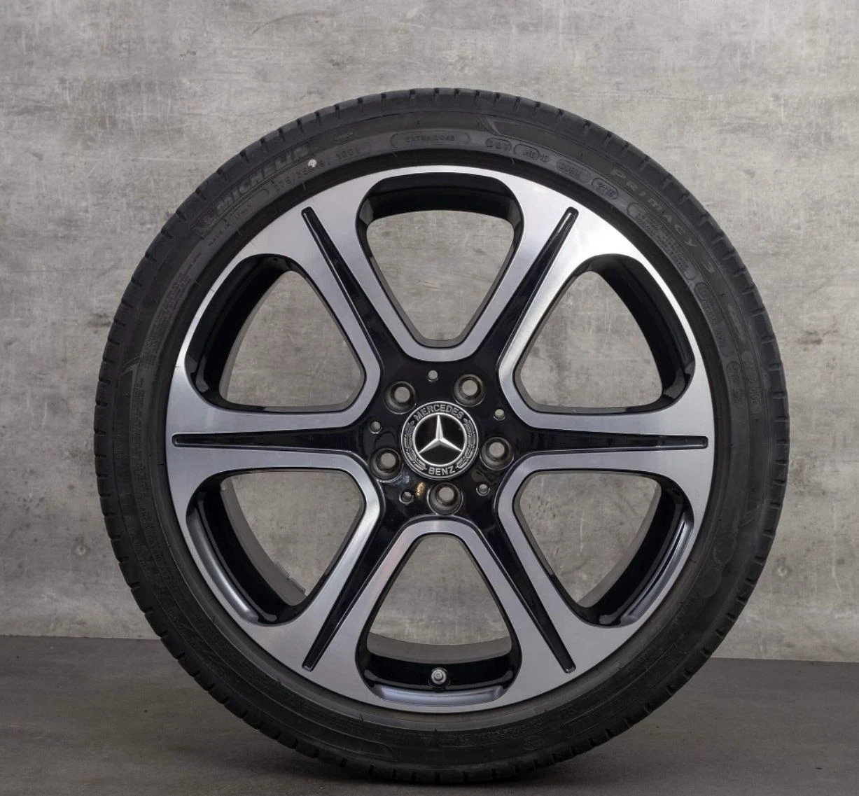 Гуми с джанти Pirelli 245/40R19, снимка 2 - Гуми и джанти - 55845751