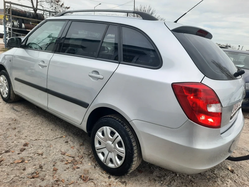 Skoda Fabia 2010та 1.4i СТАРИЯ !!, снимка 6 - Автомобили и джипове - 48118761