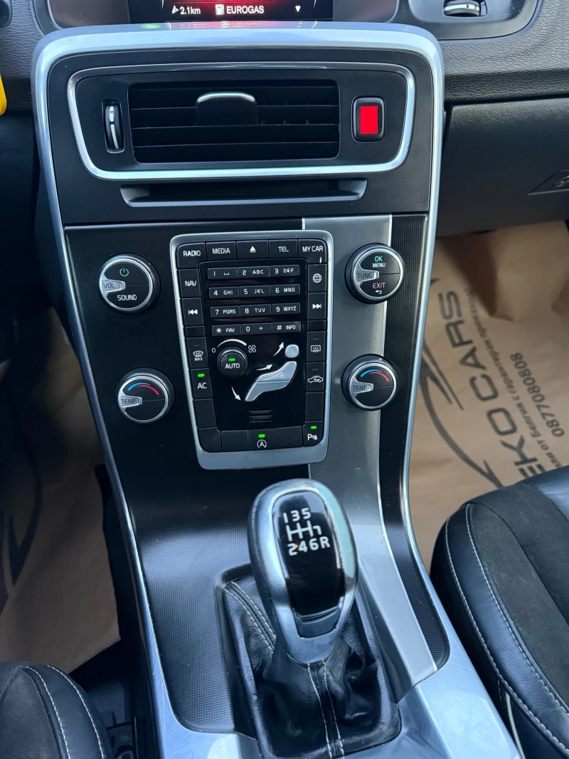 Volvo V60 2.0d D3 R-DESIGN 100%KM, снимка 12 - Автомобили и джипове - 52328449