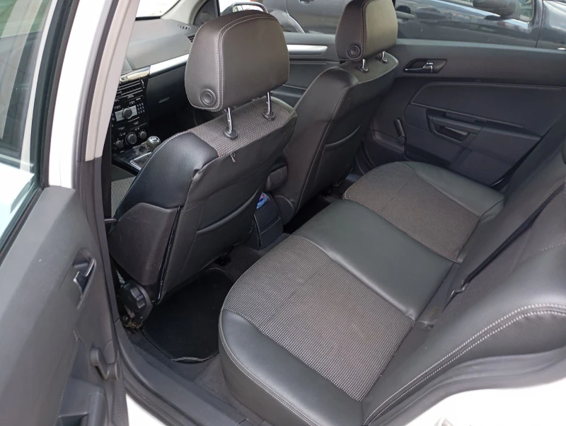 Opel Astra H 1.7 CDTI, снимка 9 - Автомобили и джипове - 52457299