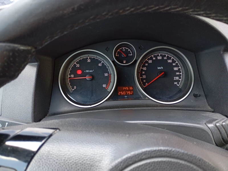 Opel Astra H 1.7 CDTI, снимка 16 - Автомобили и джипове - 52457299