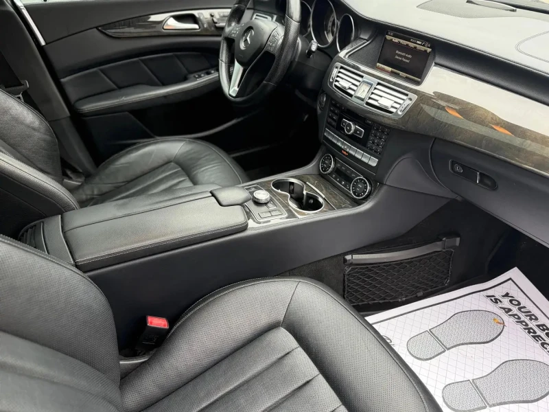 Mercedes-Benz CLS 550 4-matic* AMG* Масажи* Keyless, снимка 7 - Автомобили и джипове - 52317922