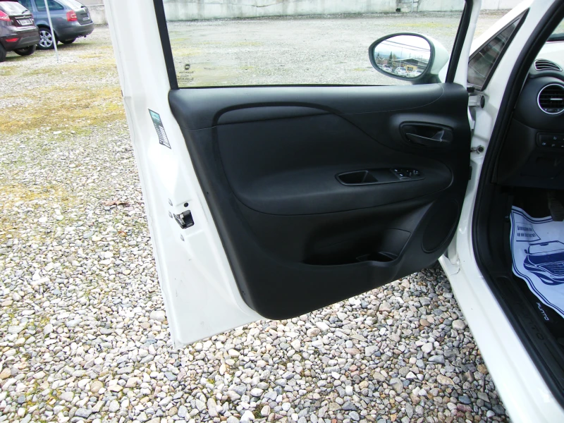 Fiat Punto 1.2i EURO 6B, снимка 7 - Автомобили и джипове - 52392354