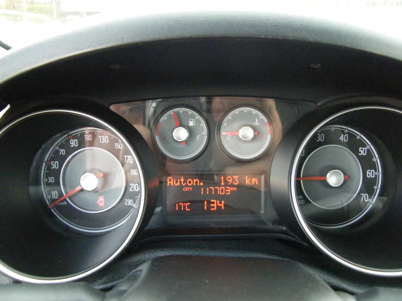 Fiat Punto 1.2i EURO 6B, снимка 9 - Автомобили и джипове - 52392354