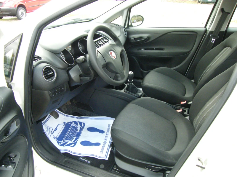 Fiat Punto 1.2i EURO 6B, снимка 8 - Автомобили и джипове - 52392354