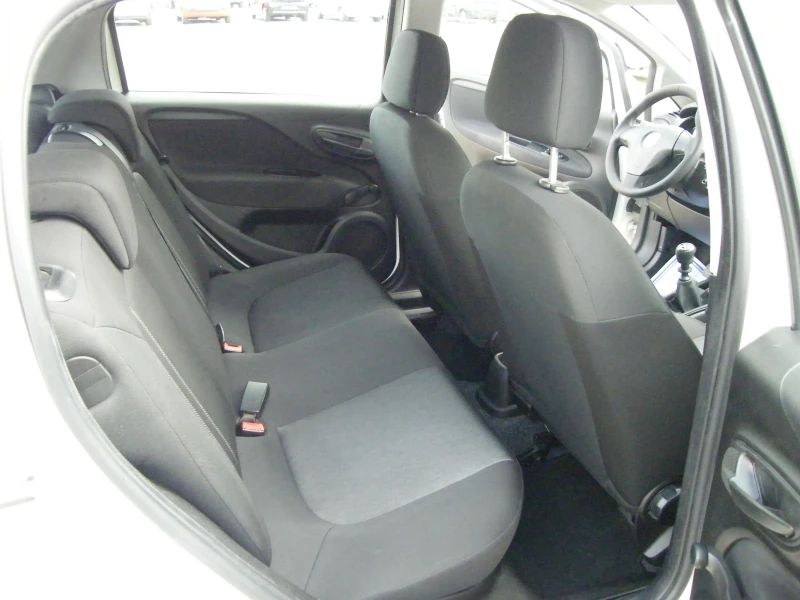 Fiat Punto 1.2i EURO 6B, снимка 14 - Автомобили и джипове - 52392354