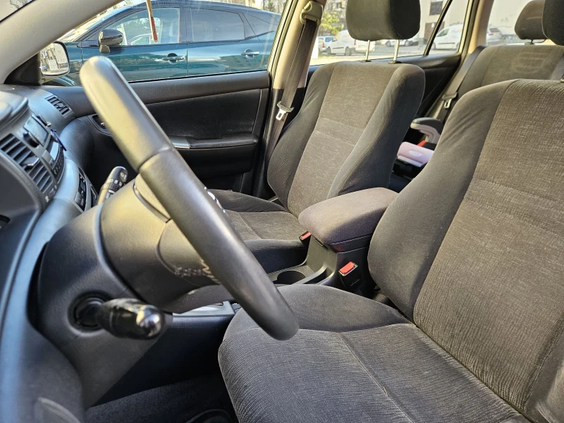Toyota Corolla 1.6 VVTI 110кс Автомат, снимка 10 - Автомобили и джипове - 52971339