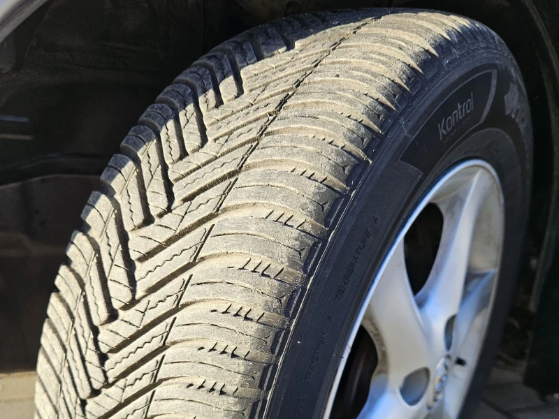 Toyota Corolla 1.6 VVTI 110кс Автомат, снимка 15 - Автомобили и джипове - 52971339