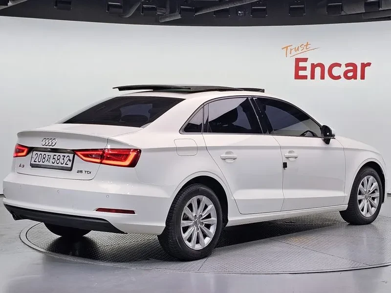 Audi A3 1.6 TDI, снимка 3 - Автомобили и джипове - 54971443