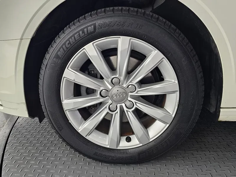 Audi A3 1.6 TDI, снимка 10 - Автомобили и джипове - 54971443