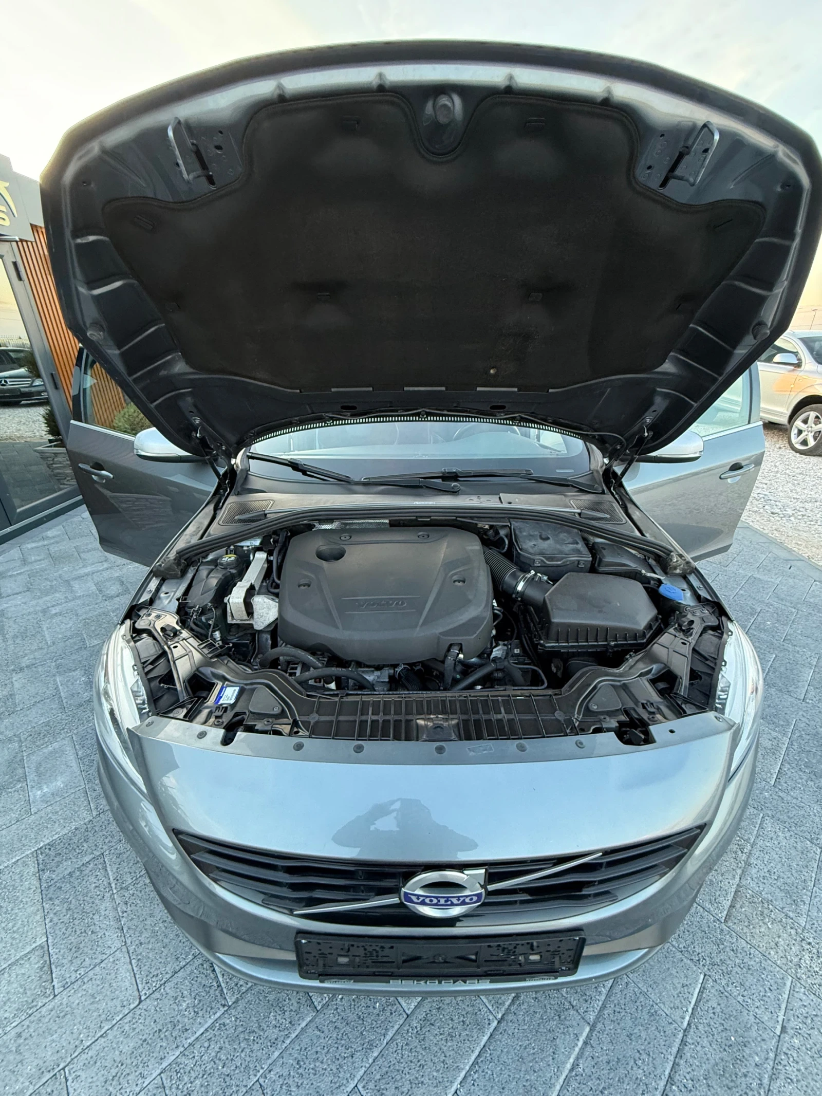 Volvo V60 2.0d D3 R-DESIGN 100%KM | Mobile.bg   17