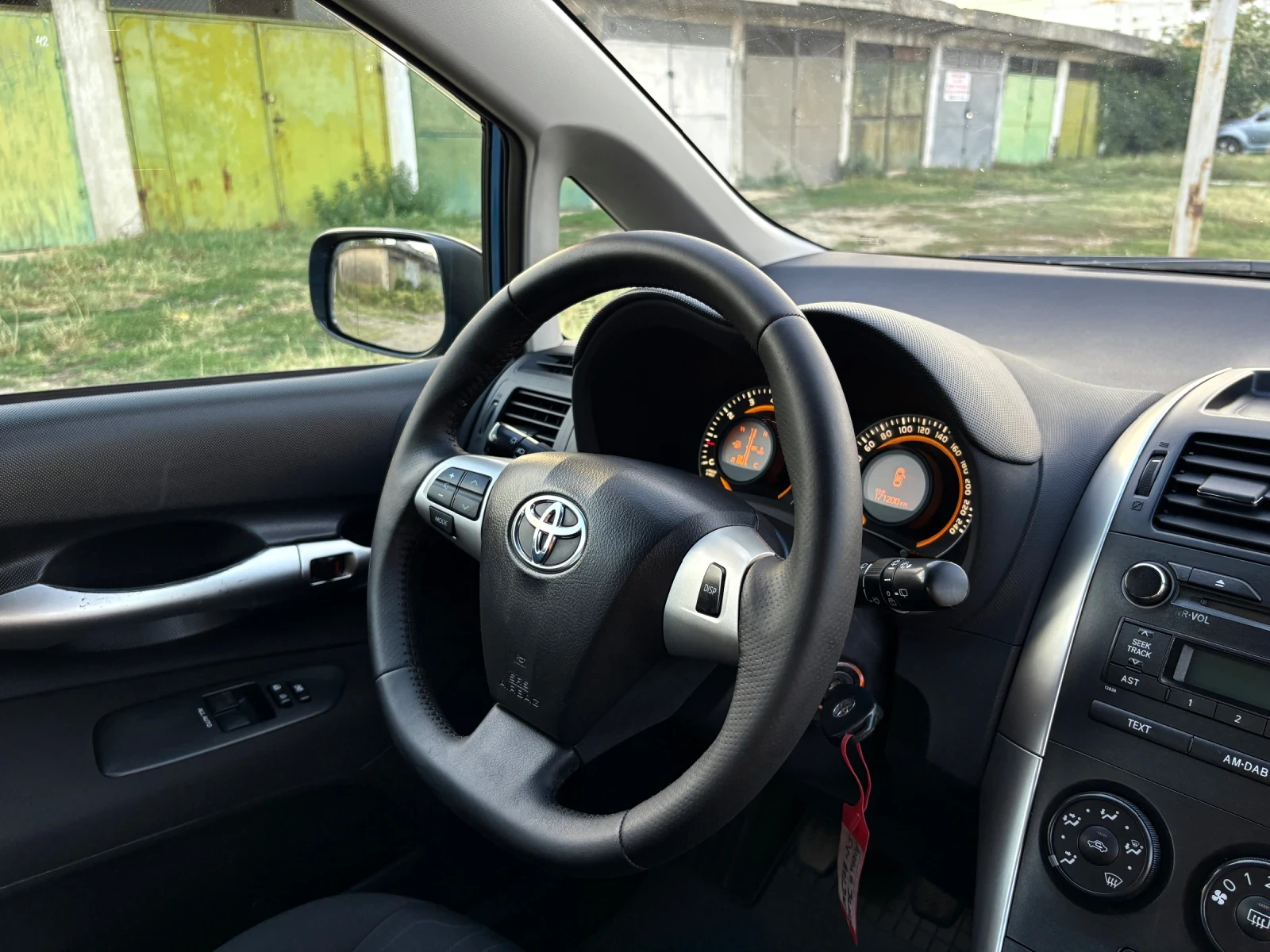 Toyota Auris 1.33i 6ск. ФЕЙСЛИФТ* 171 000км*  - изображение 10