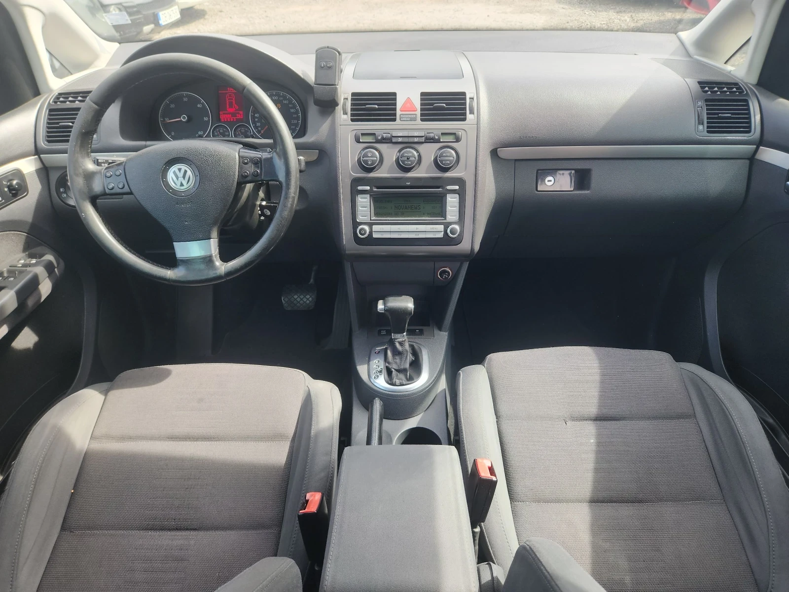 VW Touran 2.0 TDI АВТОМАТИК 7 Места нов внос  - изображение 7