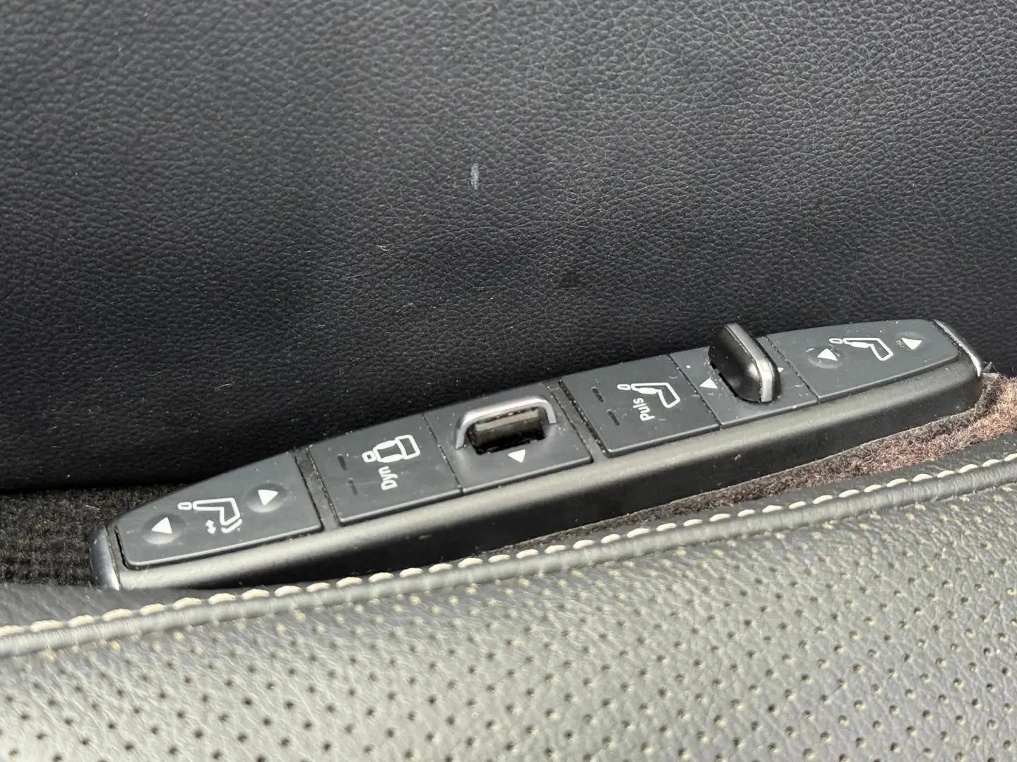 Mercedes-Benz CLS 550 4-matic* AMG* Масажи* Keyless - изображение 9