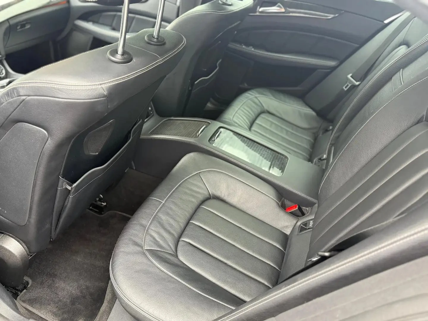 Mercedes-Benz CLS 550 4-matic* AMG* Масажи* Keyless - изображение 8