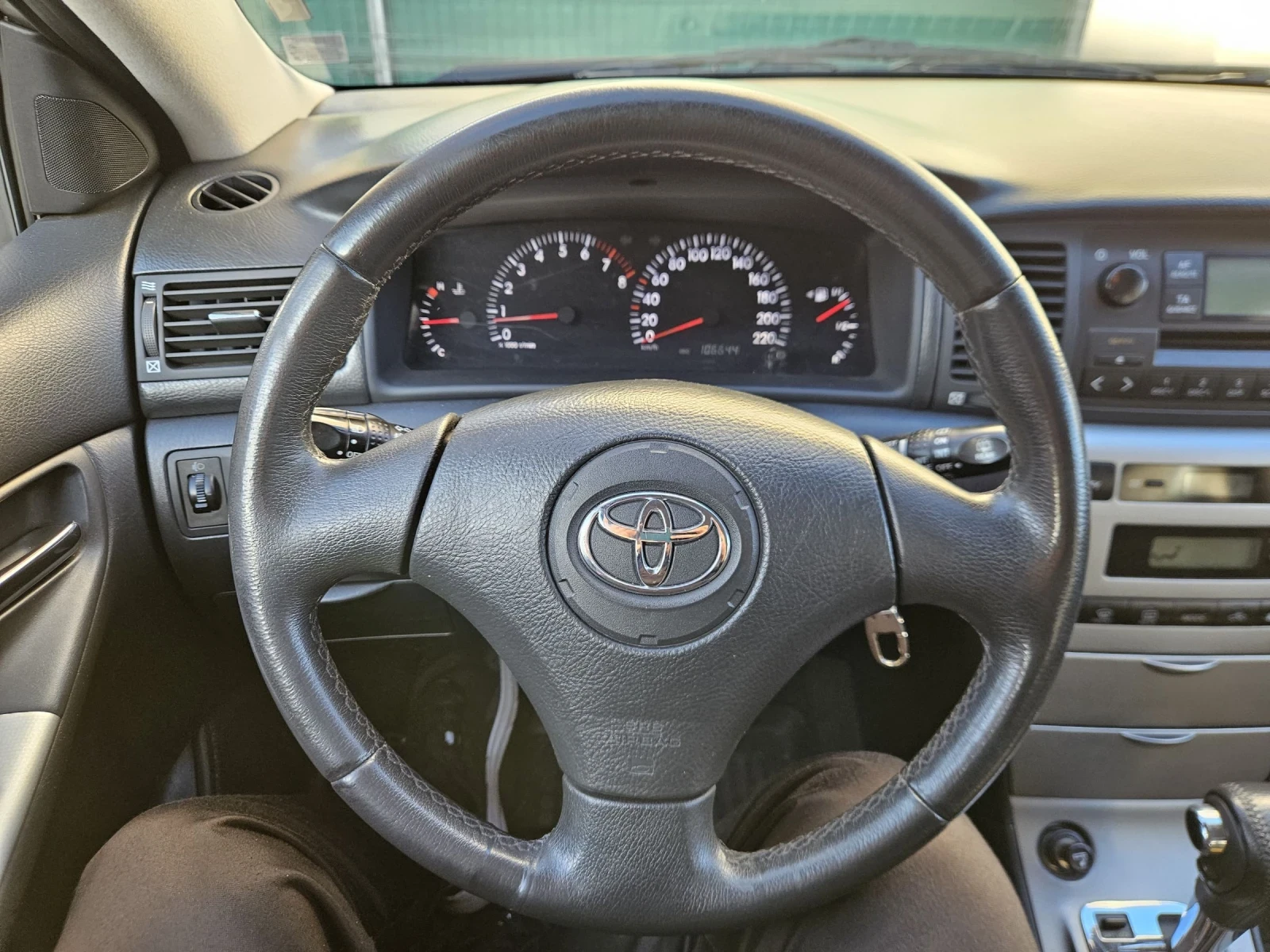 Toyota Corolla 1.6 VVTI 110кс Автомат - изображение 6