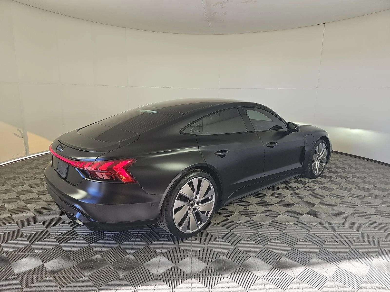 Audi E-Tron GT quattro Prestige - изображение 4