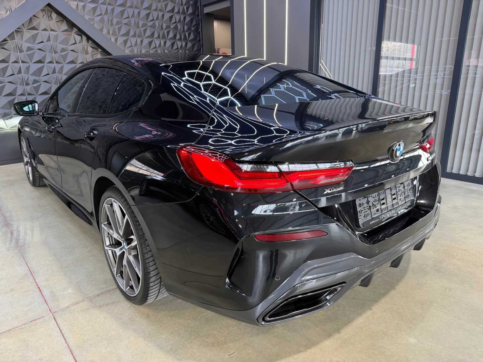 BMW 850 i xDrive* FULL Екстри* SWAROVSKI* HEAD UP* B&W* CA, снимка 3 - Автомобили и джипове - 54032403