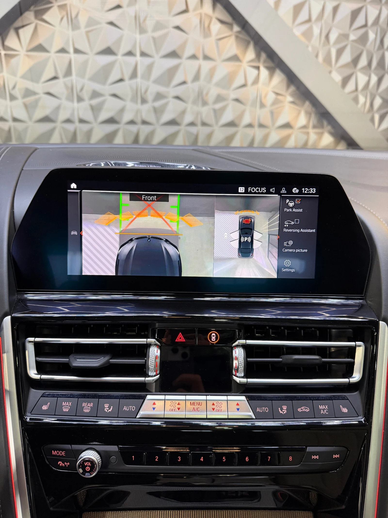 BMW 850 i xDrive* FULL Екстри* SWAROVSKI* HEAD UP* B&W* CA, снимка 10 - Автомобили и джипове - 54032403