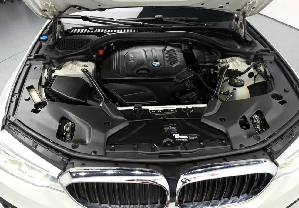 BMW 520 xDrive* M Sport* Подгрев* , снимка 14 - Автомобили и джипове - 54060806