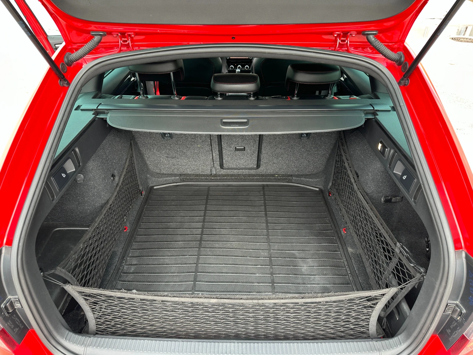 Skoda Octavia VRS/Facelift/От България, снимка 13 - Автомобили и джипове - 54077558