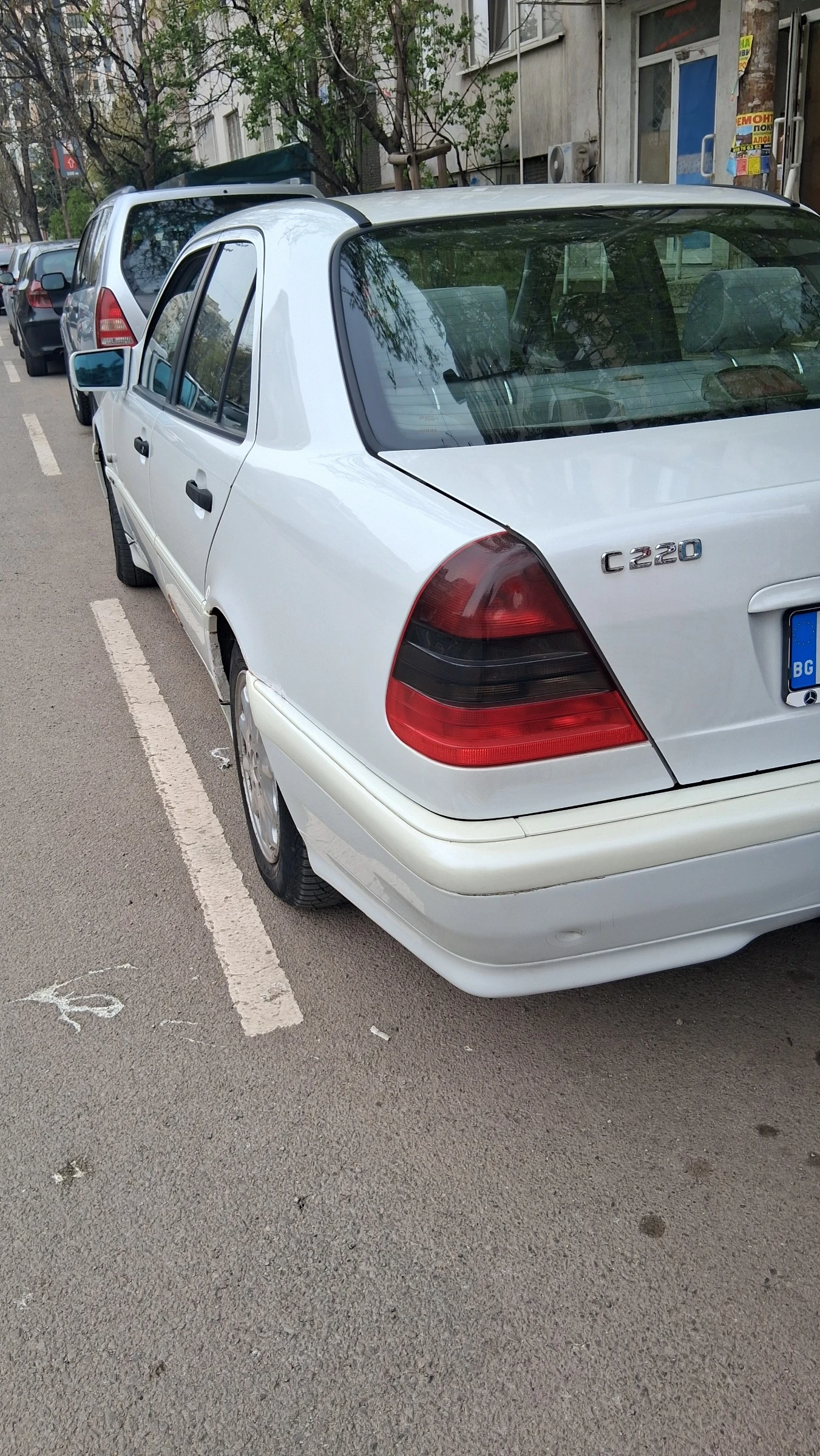 Mercedes-Benz C 220, снимка 2 - Автомобили и джипове - 54222126