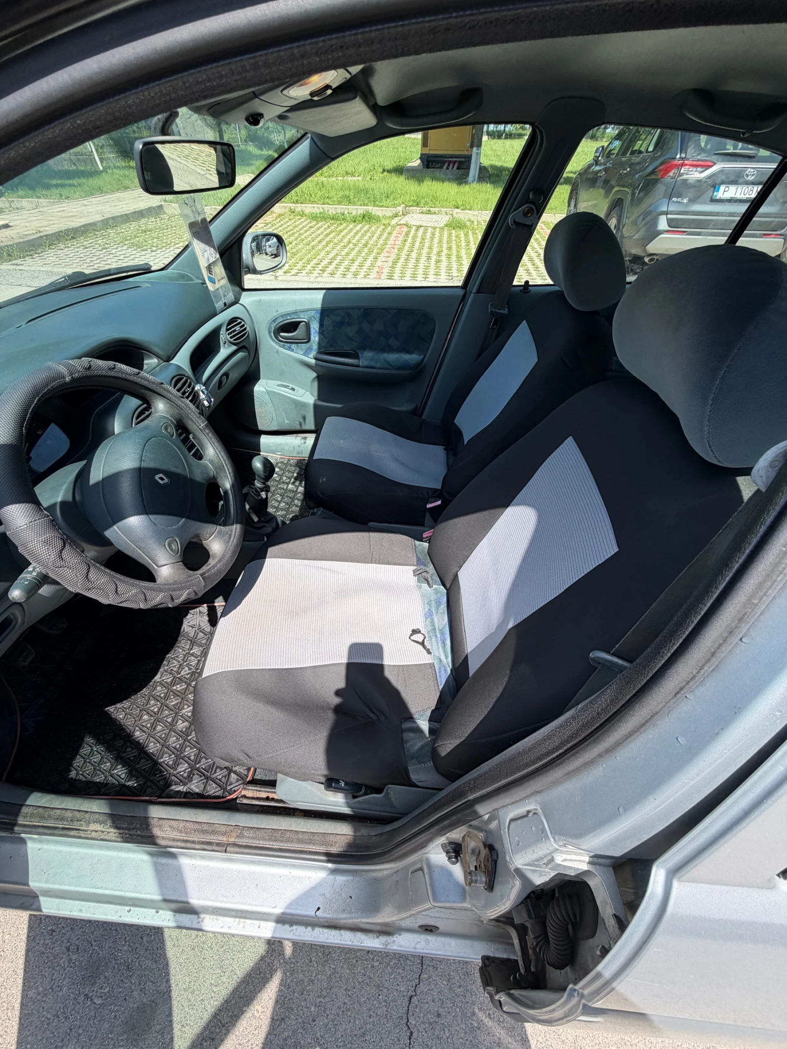 Renault Megane 1.6 KLIMA , снимка 8 - Автомобили и джипове - 54666948