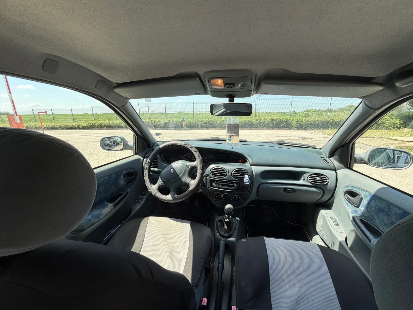 Renault Megane 1.6 KLIMA , снимка 7 - Автомобили и джипове - 54666948