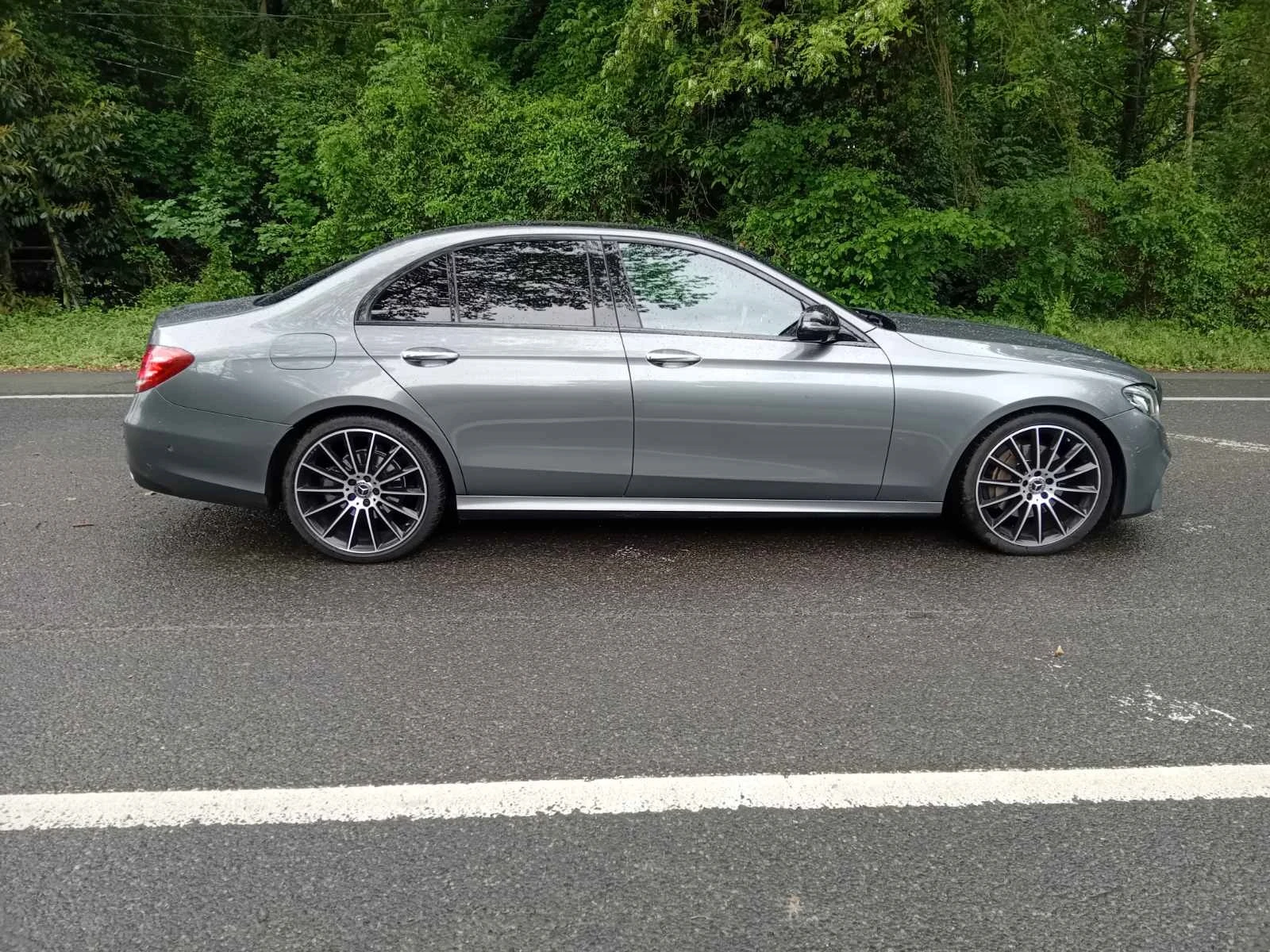 Mercedes-Benz E 220 D AMG LINE NIGHT 9G 194, снимка 3 - Автомобили и джипове - 54710427