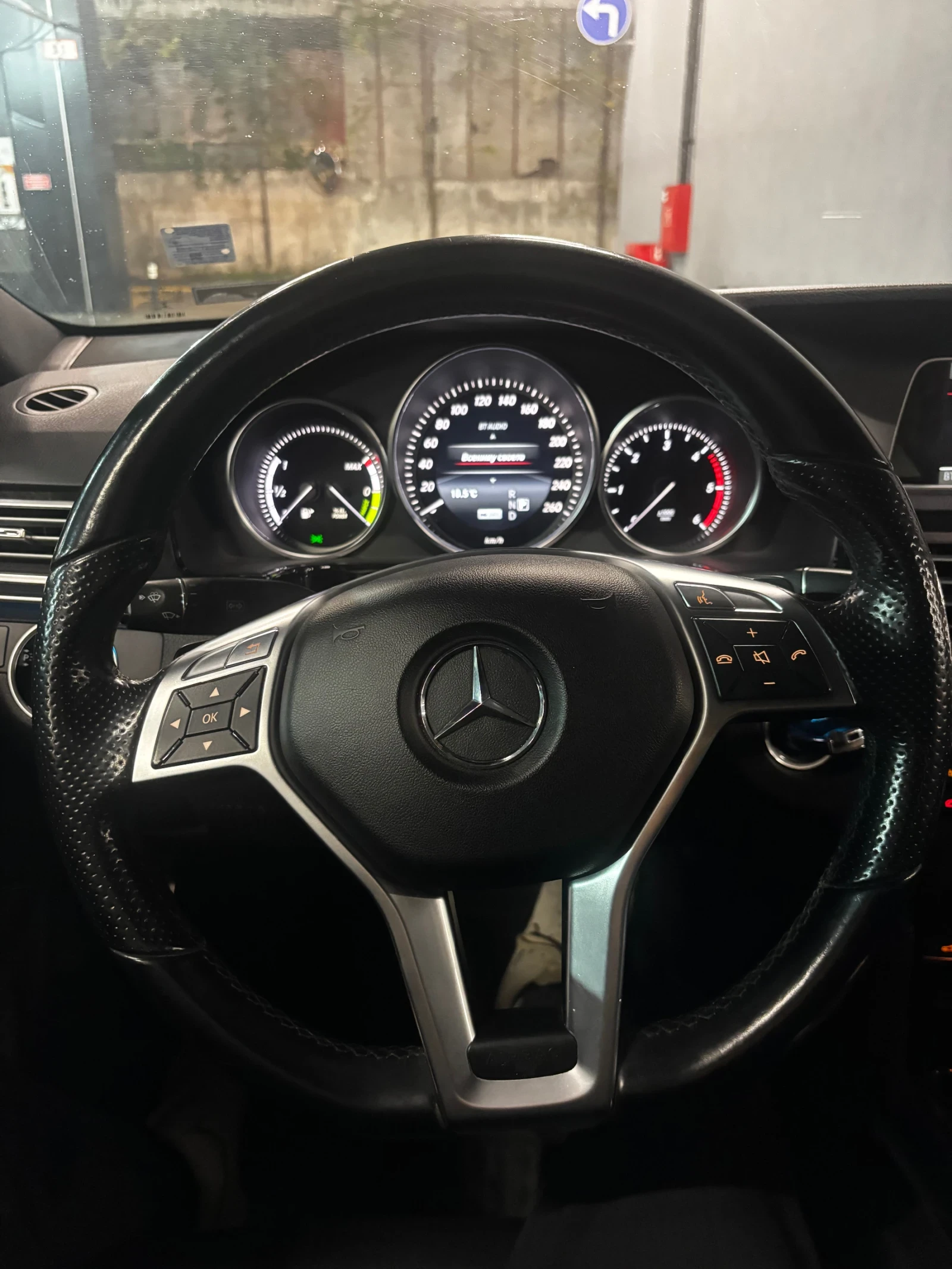 Mercedes-Benz E 300, снимка 6 - Автомобили и джипове - 54860601