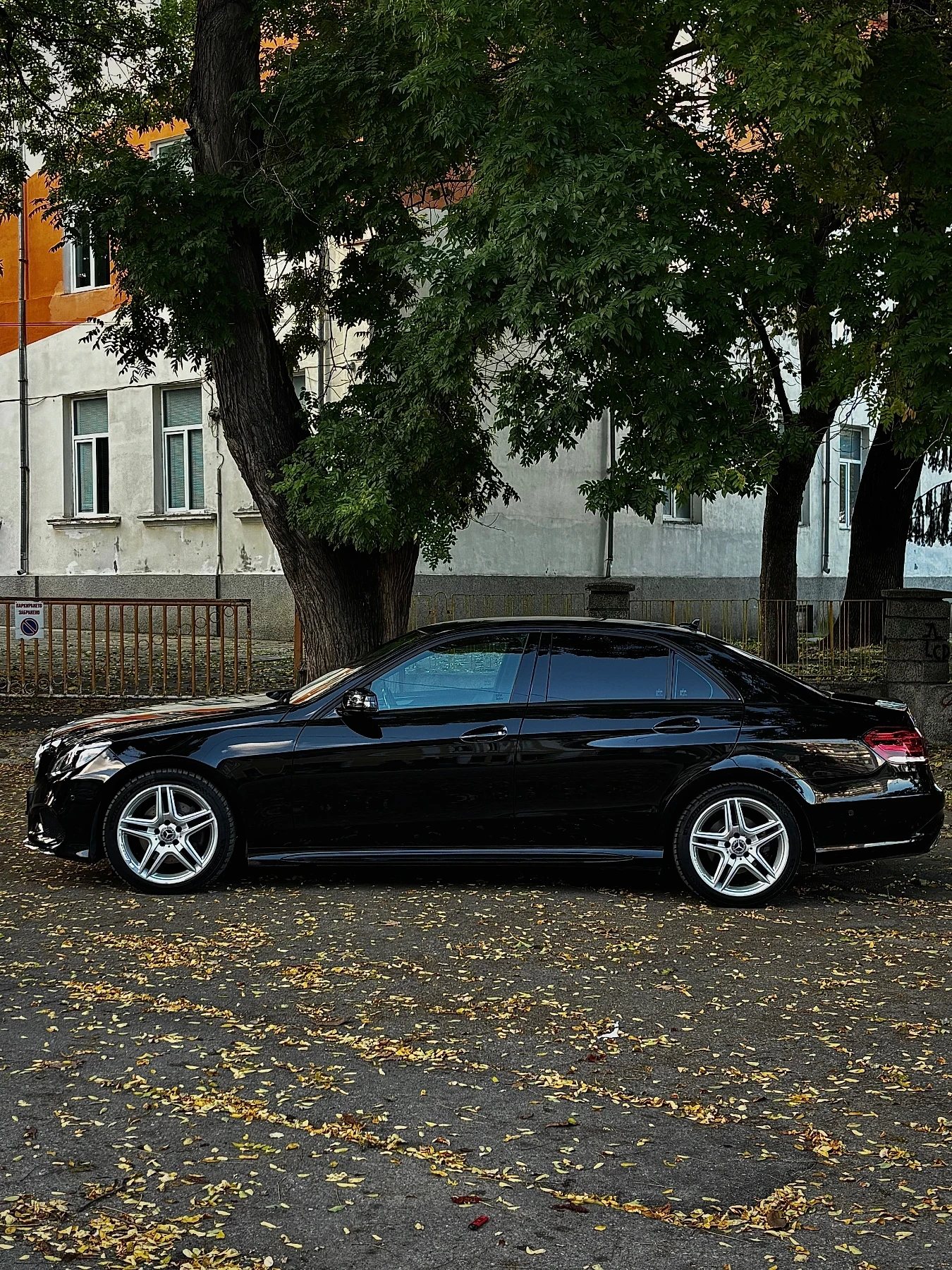 Mercedes-Benz E 300, снимка 5 - Автомобили и джипове - 54860601