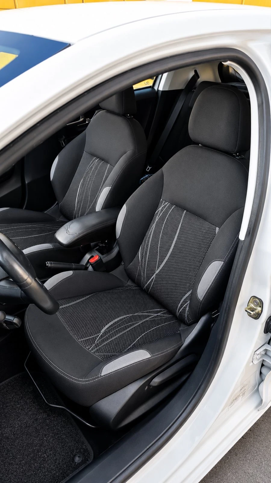 Peugeot 208 1.4 hdi, снимка 9 - Автомобили и джипове - 55085724