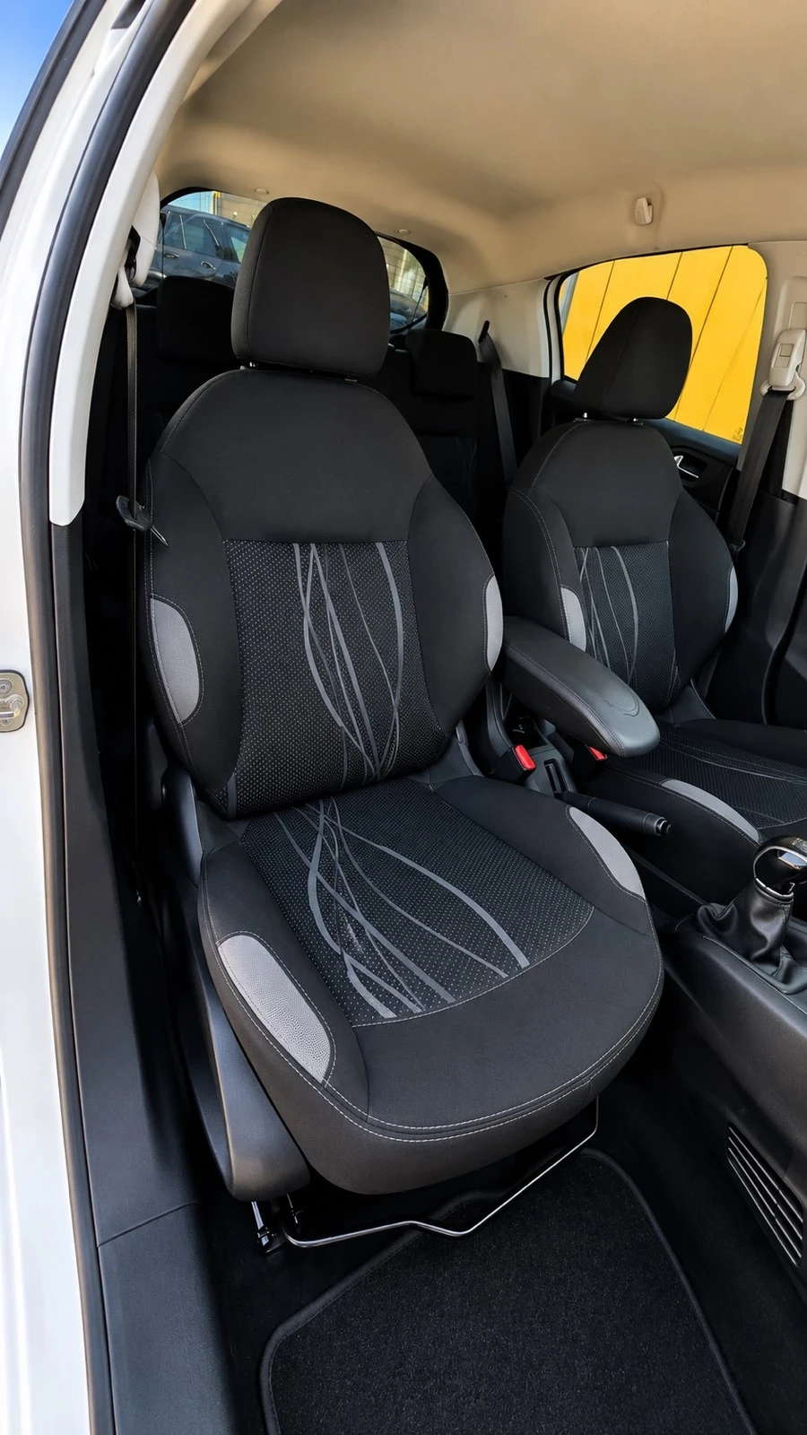 Peugeot 208 1.4 hdi, снимка 10 - Автомобили и джипове - 55085724