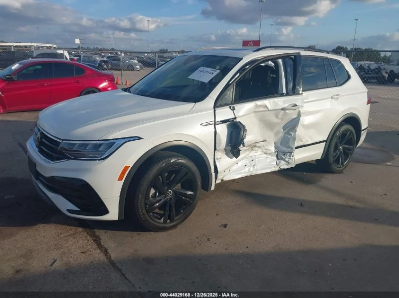 VW Tiguan 2l Volkswagen 2.0T Se R-Line Black, снимка 2 - Автомобили и джипове - 53520244