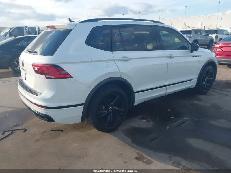 VW Tiguan 2l Volkswagen 2.0T Se R-Line Black, снимка 4 - Автомобили и джипове - 53520244