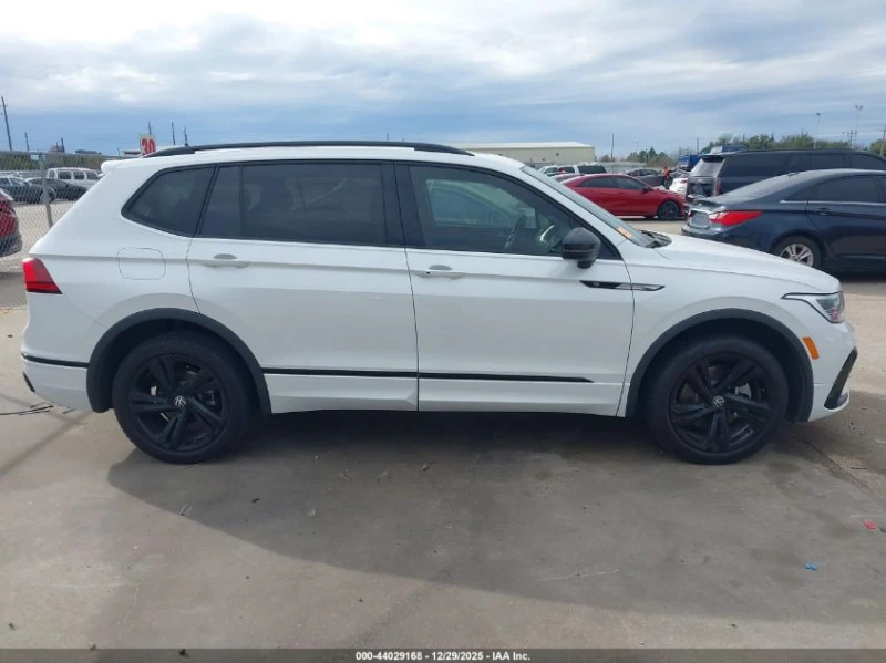 VW Tiguan 2l Volkswagen 2.0T Se R-Line Black, снимка 13 - Автомобили и джипове - 53520244