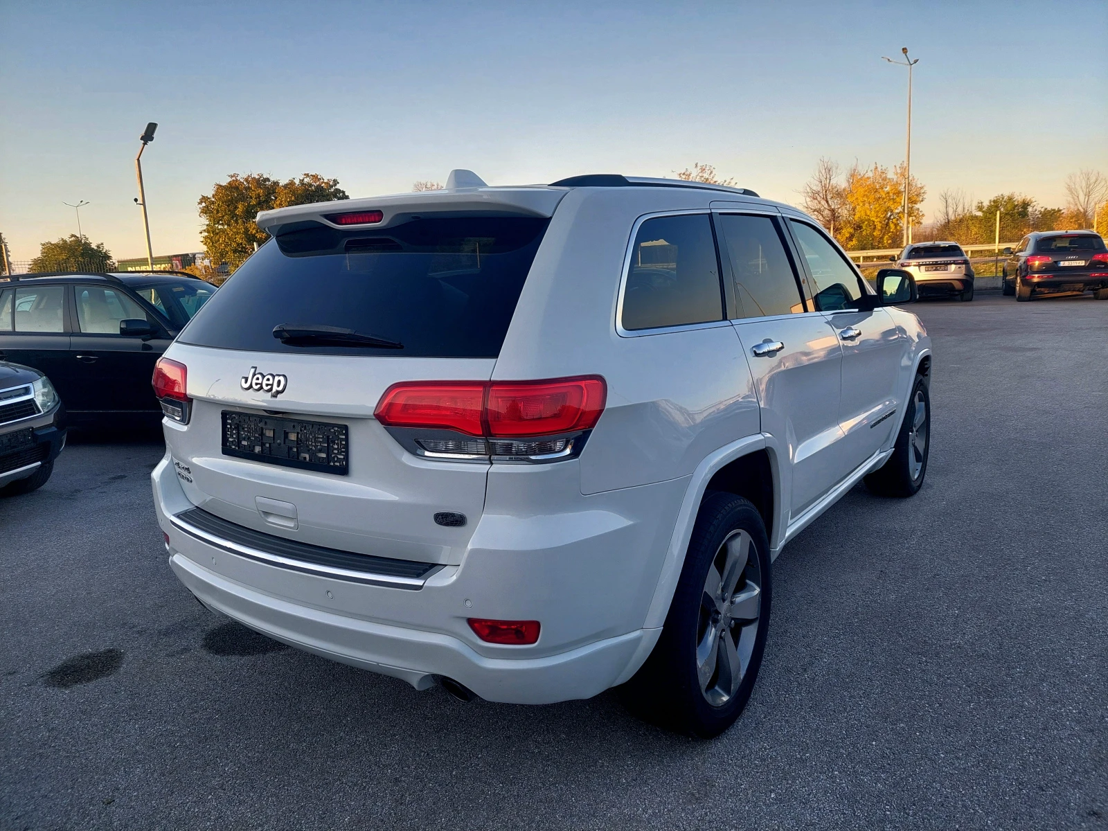 Jeep Grand cherokee 3.0CRD OVERLAND 8 СКОРОСТИ - изображение 3