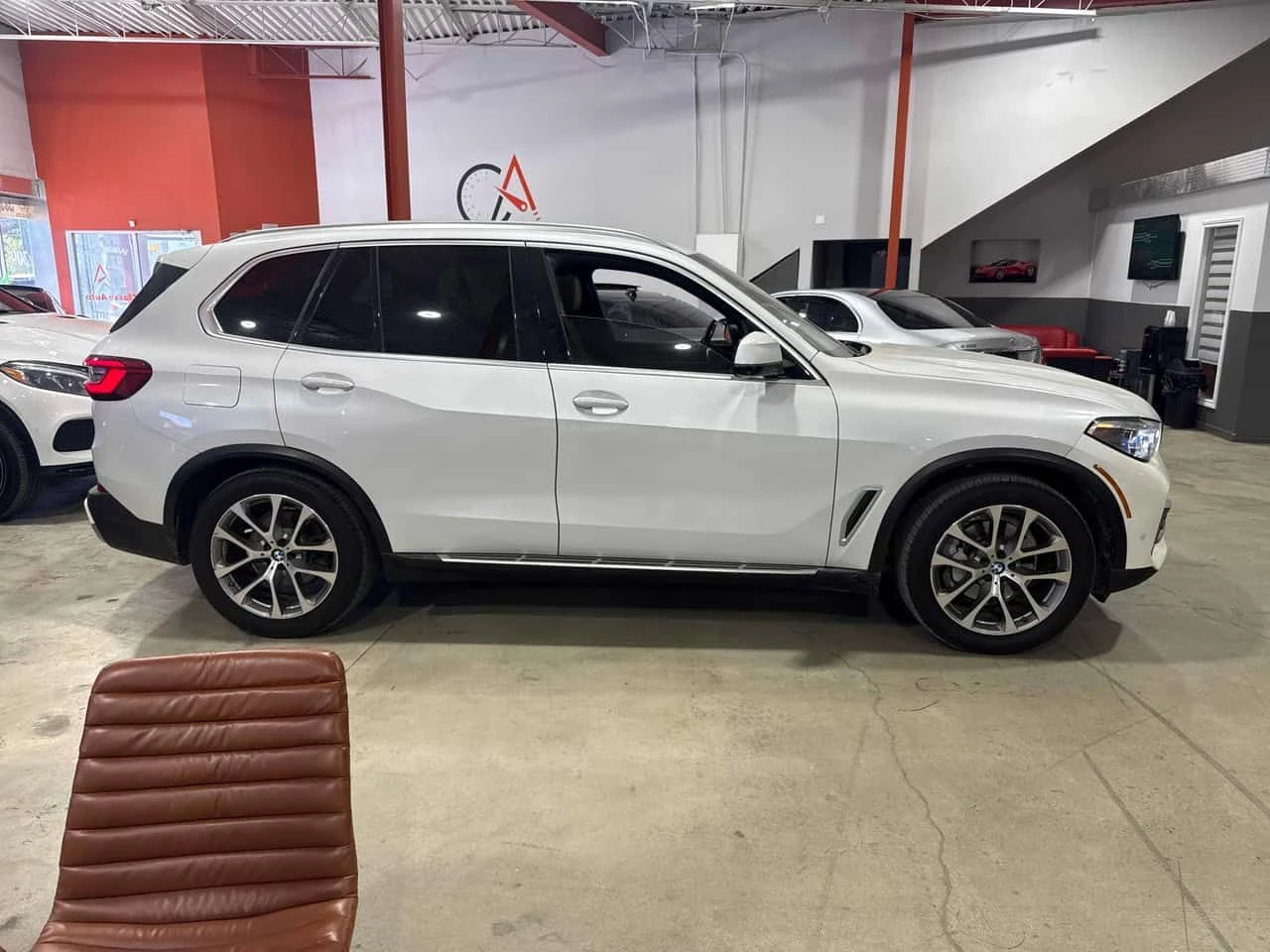 BMW X5 xDrive40i/LASER/ОБДУХВАНЕ/ПАНОРАМА/HUD/SWAROVSKI, снимка 4 - Автомобили и джипове - 54647146