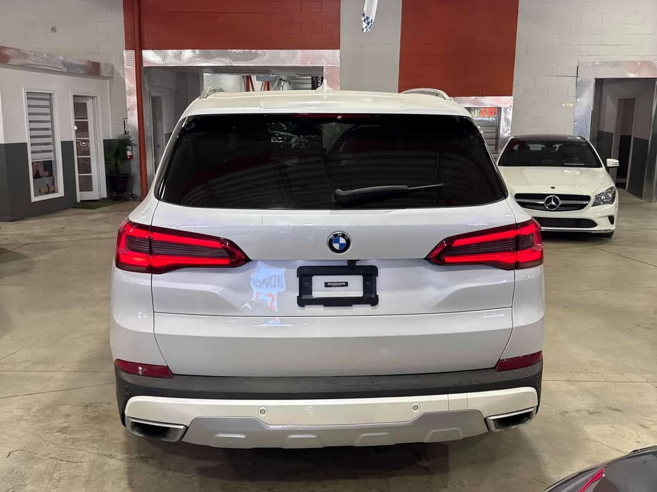 BMW X5 xDrive40i/LASER/ОБДУХВАНЕ/ПАНОРАМА/HUD/SWAROVSKI, снимка 5 - Автомобили и джипове - 54647146