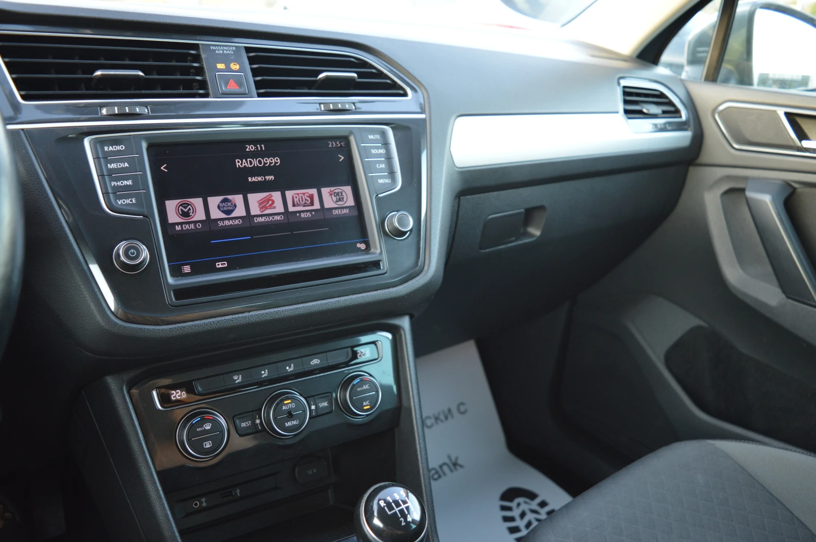 VW Tiguan 1.6TDI-KLIMATRONIK-DISCTRONIC, снимка 12 - Автомобили и джипове - 55424981