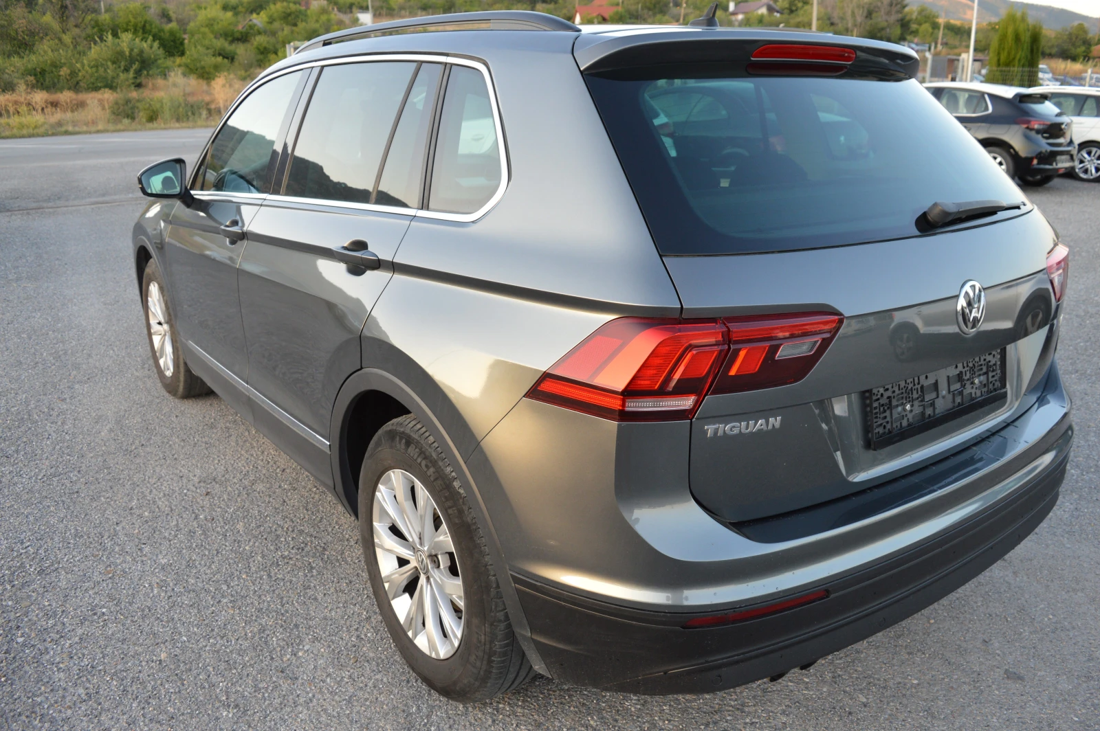 VW Tiguan 1.6TDI-KLIMATRONIK-DISCTRONIC, снимка 7 - Автомобили и джипове - 55424981