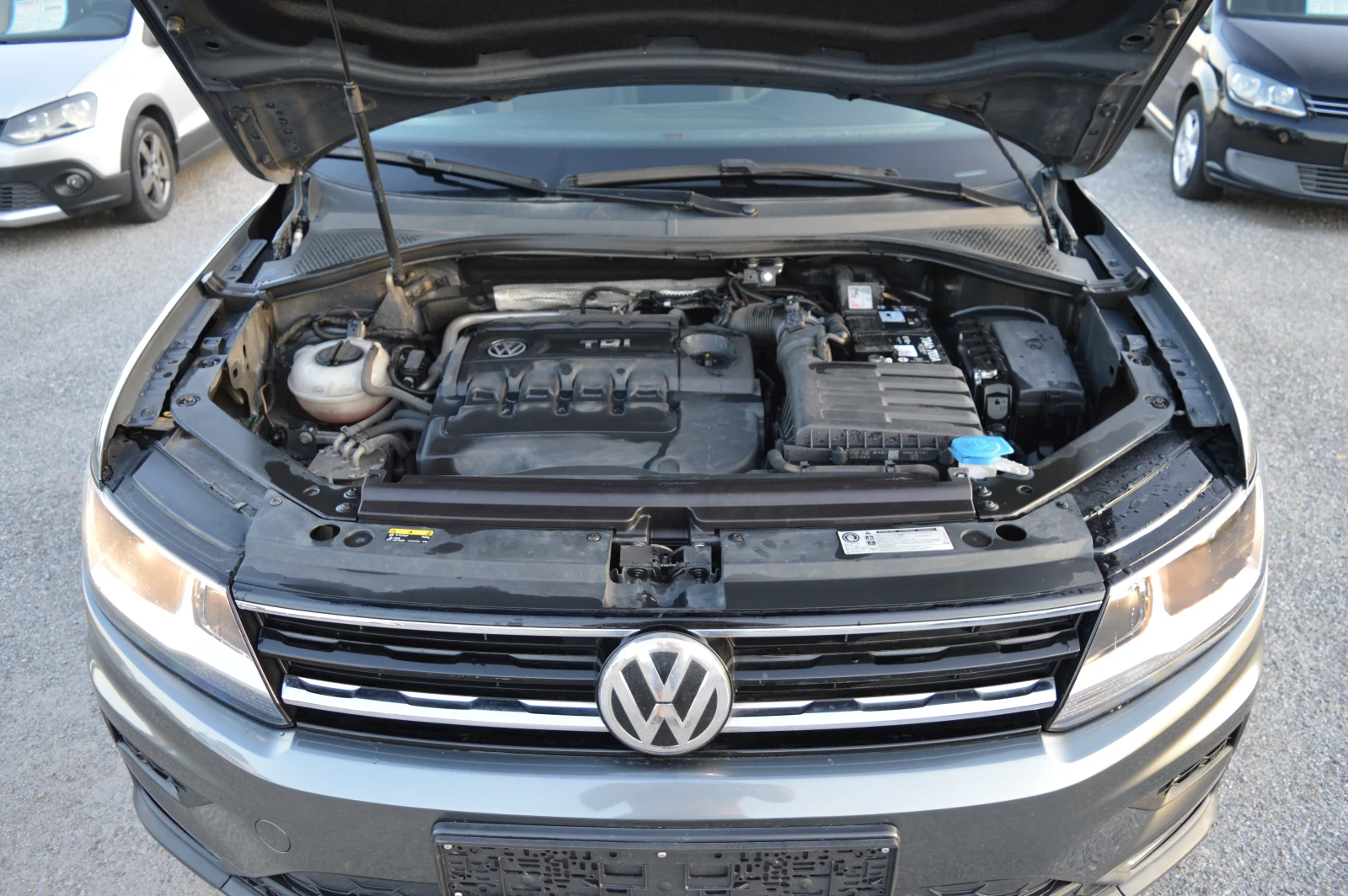 VW Tiguan 1.6TDI-KLIMATRONIK-DISCTRONIC, снимка 17 - Автомобили и джипове - 55424981