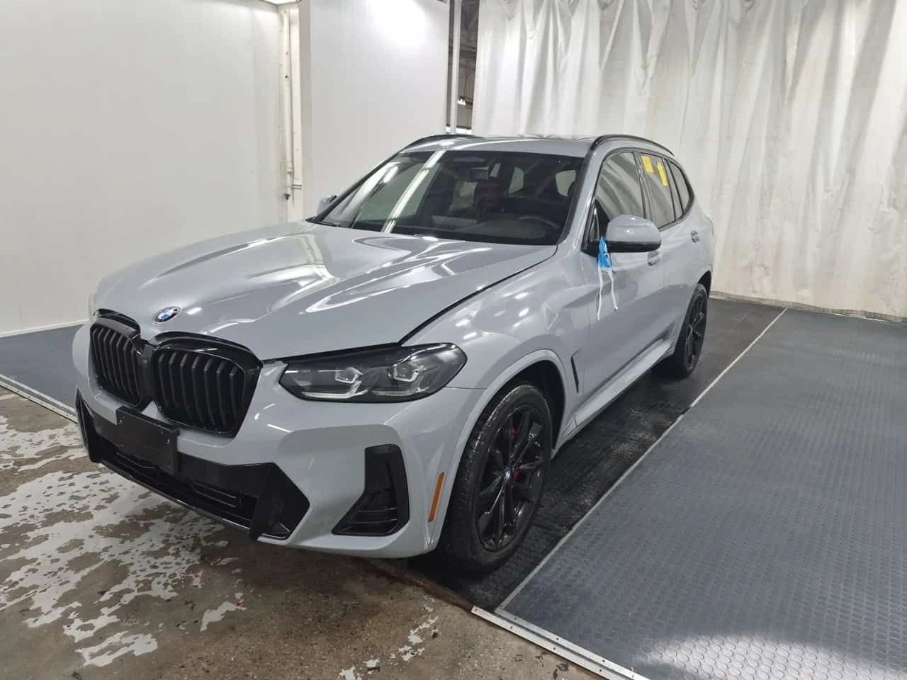 BMW X3  XDRIVE30I / RED INT / DISTRONIC / 