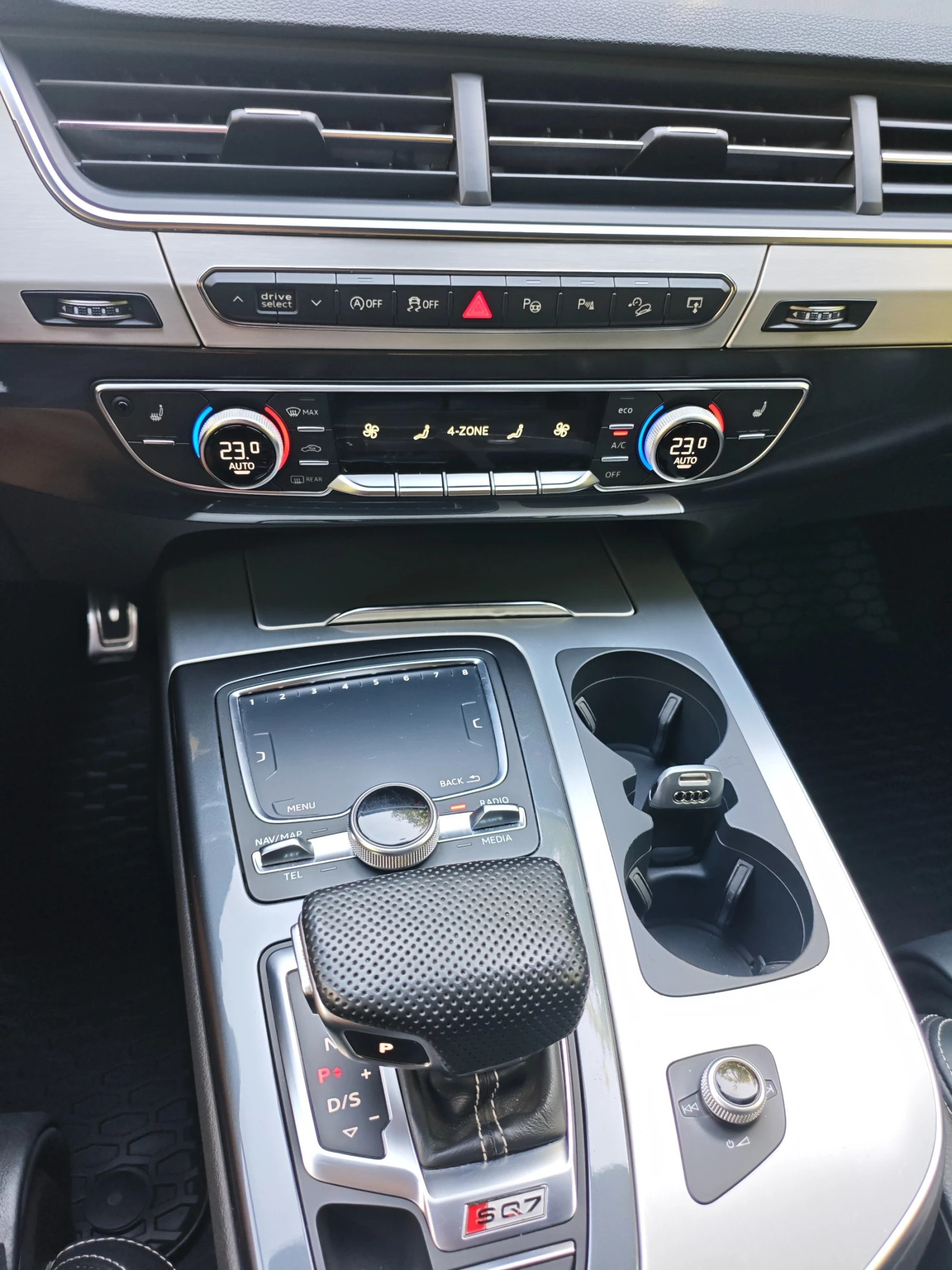 Audi SQ7 4.0TDI, снимка 10 - Автомобили и джипове - 55963358
