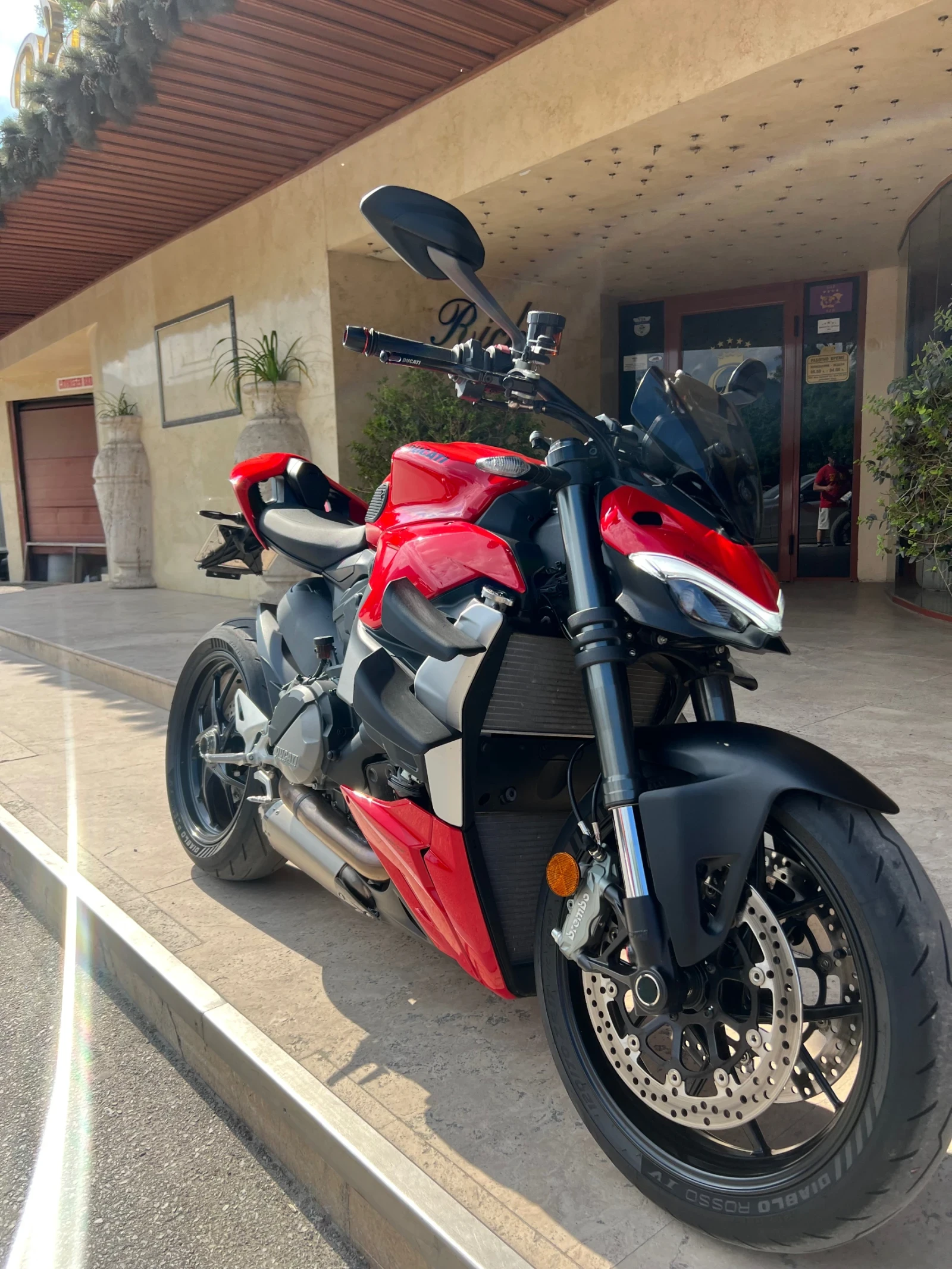 Ducati Streetfighter V2 - изображение 3