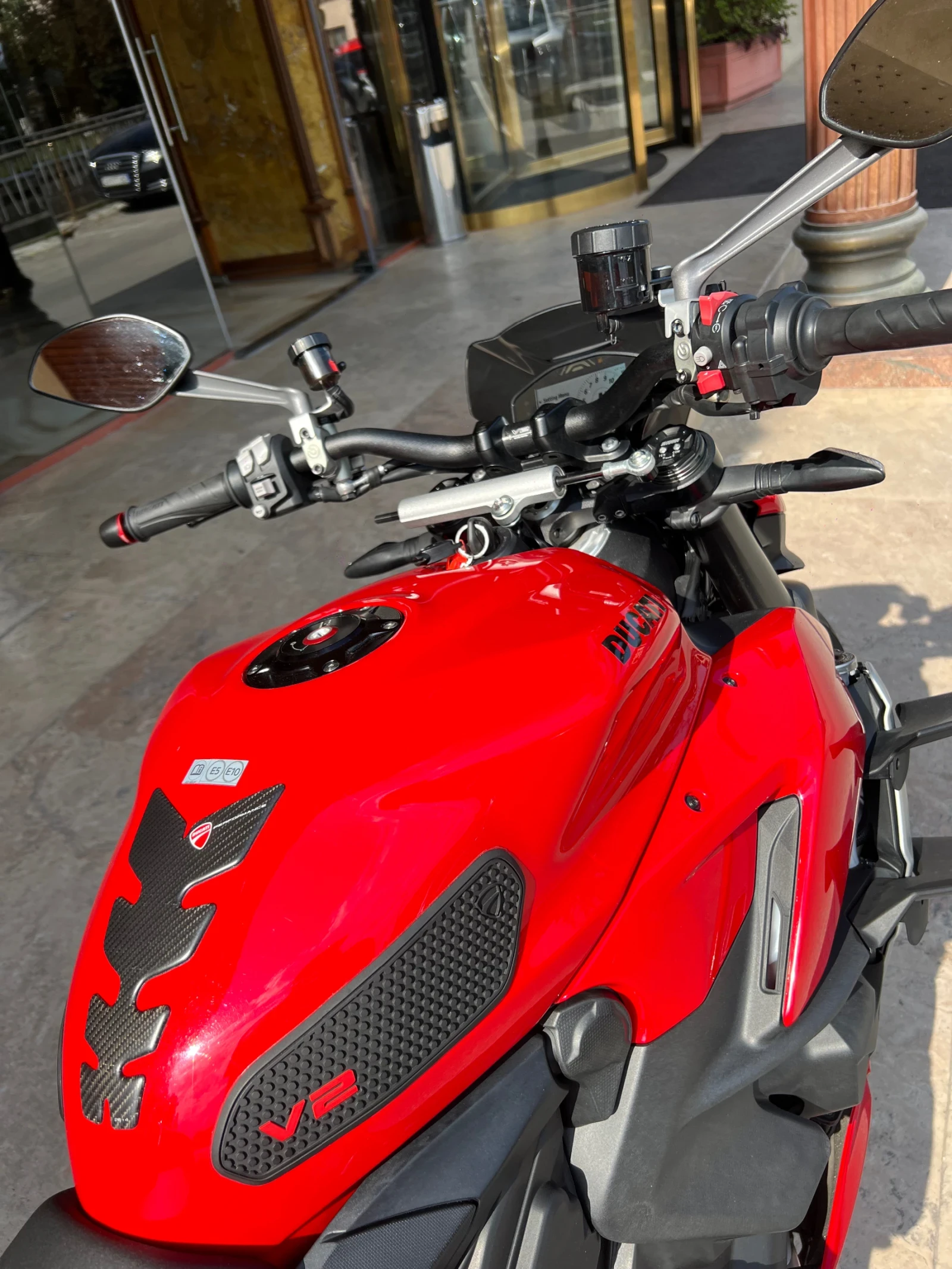 Ducati Streetfighter V2 - изображение 5